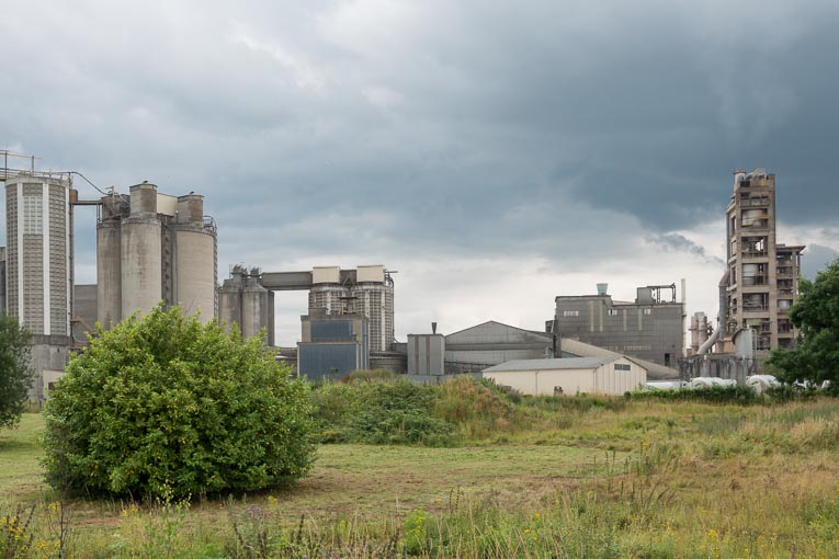 Site industriel de la cimenterie Lafarge France de Saint-Pierre-la-Cour, en Mayenne. [©ACPresse]