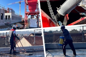 Depuis octobre 2022, le ciment Carat de Vicat est utilisé dans les bétons à empreinte carbone réduite coulés sur le chantier du siège régional de Léon Grosse. [©ACPresse]