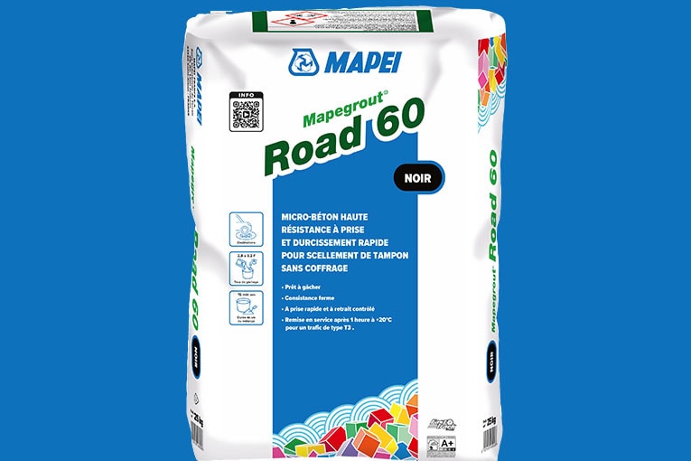 A haute performance et à prise et durcissement rapides, le Mapegrout Road 60 est à forte thixotropie, permettant une mise en œuvre sans coffrage. [©Mapei]