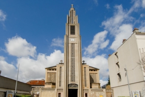 Le clocher de l’église Notre-Dame-du-Raincy vient de faire l’objet d’une campagne de restauration de ses bétons. [©ACPresse]