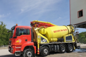 Sept toupies, une pompe automotrice et un malaxeur-pompe constituent le parc logistique de Béton du Gard. [©Groupe TP Giraud]