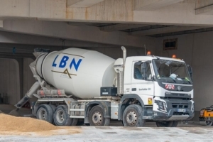 Sur le chantier de la future gare routière du PEM de Nice, Les Bétons Niçois ont travaillé avec Ecocem sur la réalisation de toute la superstructure en béton à empreinte carbone réduite... [©ACPresse]