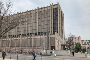 Construite en 1934 par l’architecte Eric Bagge, l’église Saint-Jacques-le-Majeur de Montrouge est un monument inédit pour l’époque. [©ACPresse]