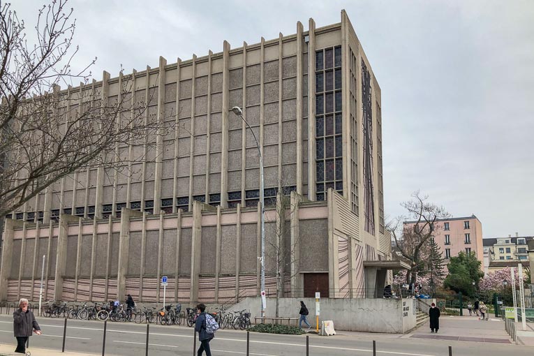 Construite en 1934 par l’architecte Eric Bagge, l’église Saint-Jacques-le-Majeur de Montrouge est un monument inédit pour l’époque.
[©ACPresse]
