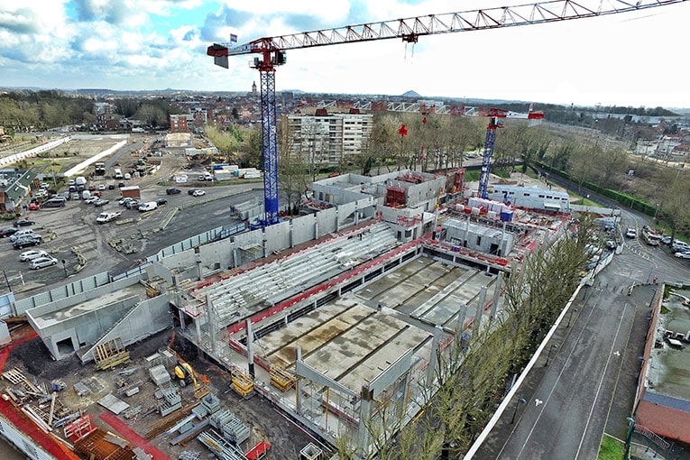 Plus de 5 200 m3 de bétons ont été livrés par Cemex pour construire le futur complexe aquatique de Lens. [©Air HD]