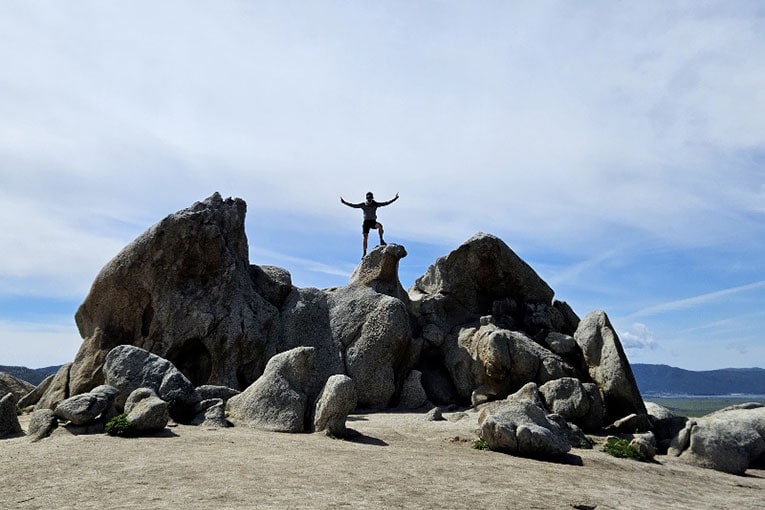 « J’ai choisi d’intituler cette aventure “PerCepTion”, car ce sera un périple riche de sensations physiques, visuelles et émotionnelles. Un parcours extraordinaire avec ma maison sur le dos, des paysages à couper le souffle d’une incroyable diversité. L’occasion d’un ressourcement et d’une introspection inégalables. » [©Pascal Perrotin]