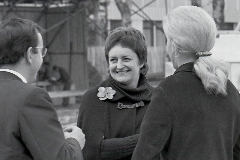 Renée Gailhoustet sur le chantier de la cité Spinoza, en1970. [©Archives municipales d’Ivry-sur-Seine]