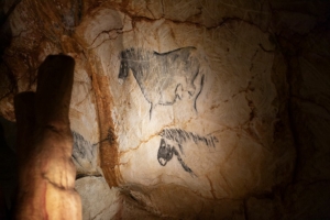 Les Ateliers Artistiques du Béton ont appliqué les nouveaux mortiers décoratifs de Parexlanko pour la reconstitution de la grotte Cosquer, à Marseille (13). [©Parexlanko]