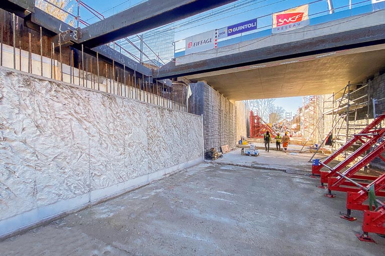 Cemex a livré 2 800 m3 de béton à empreinte carbone réduite Vertua pour réaliser l’ensemble des travaux du nouveau pont-rail d’Agde. [©Cemex]