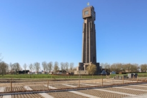 En Belgique, la tour d’Yser, édifiée à Dixmude, est reconnue comme le “Mémorial de l’émancipation flamande”. [©Alkern]