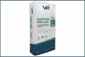 La gamme à empreinte environnementale réduite Deca de Vicat VPI intègre le mortier Pro 300 Bas Carbone. Celui-ci présente une baisse de 30 % de ses émissions de C02. [©Vicat VPI]