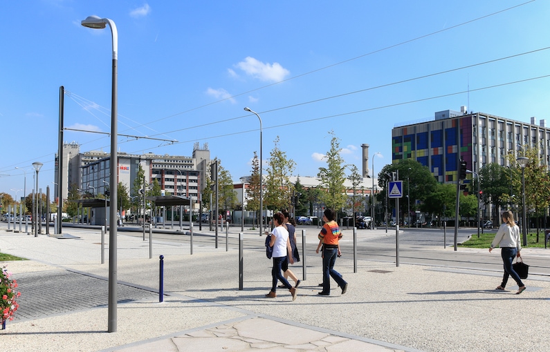 Pour lutter contre les Iôts de Chaleur Urbains, l’aménagement urbain doit être repensé.
[©Heidelberg Materials]