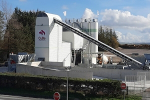 La centrale à béton de Ferques (64) de CuBe est l’une des 6 unités cédées à Flandres Béton. [©Groupe CB]