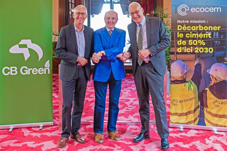 De gauche à droite, Pierre Proy, directeur général de CB Green, Donal O’Riain, fondateur et directeur général d’Ecocem, et Gilles Poulain, directeur général du groupe CB. [©Ecocem]