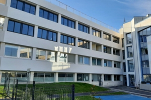 Spie Batignolles Grand Ouest a mené une grande opération de réhabilitation de la Maison des solidarités de Quimper, dans le but d’atteindre une réduction de 34 % de la consommation énergétique du bâtiment. [© Spie Batignolles]