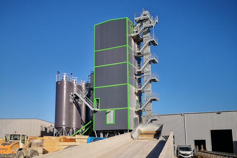 A Saint-Georges-sur-Eure (28), EDM Béton a édifié une centrale-tour, d’une capacité de stockage de plus de 330 m3 pour Rasori. [©EDM Béton]