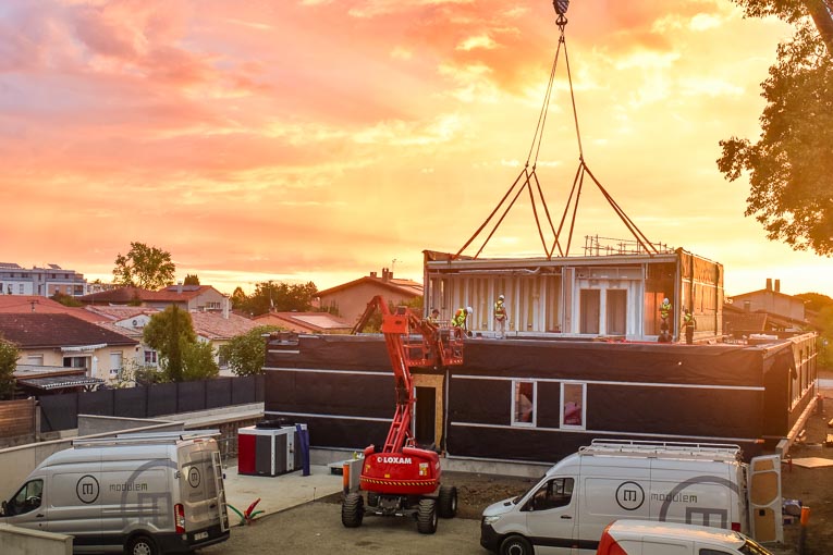 ModuleM assure la pose sur chantier, en partenariat avec une entreprise de gros œuvre. [©ModuleM]