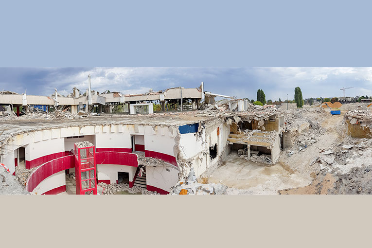 Le site durant la déconstruction des bâtiments existants. [©Jean-Michel Torrenti]