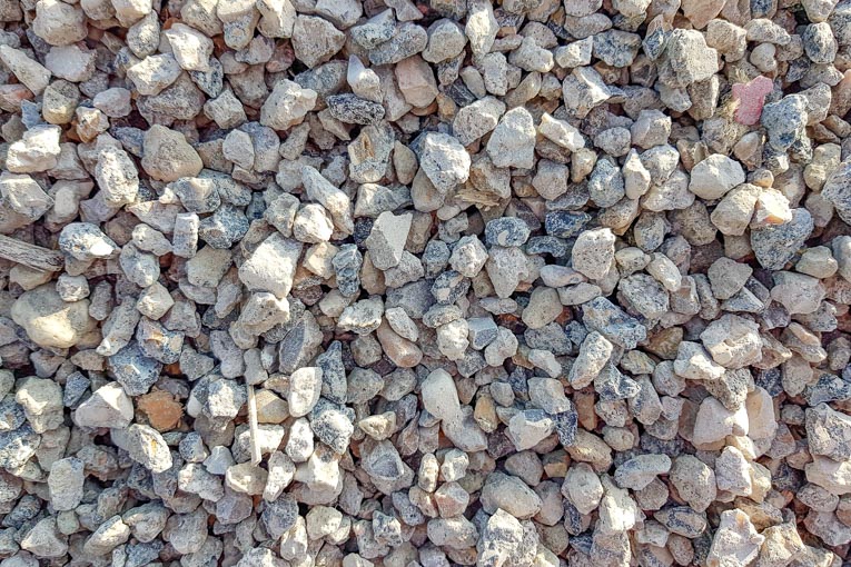 Aspects des granulats produits issus des bétons de démolition. [©Jean-Michel Torrenti]