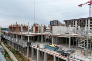 Le projet de la résidence “Demain”, à Bussy-Saint-Georges, a nécessité la mise en œuvre de 7 915 m2 de plancher-dalle Caméléo de Rector. [©Rector/Mathieu Nico]