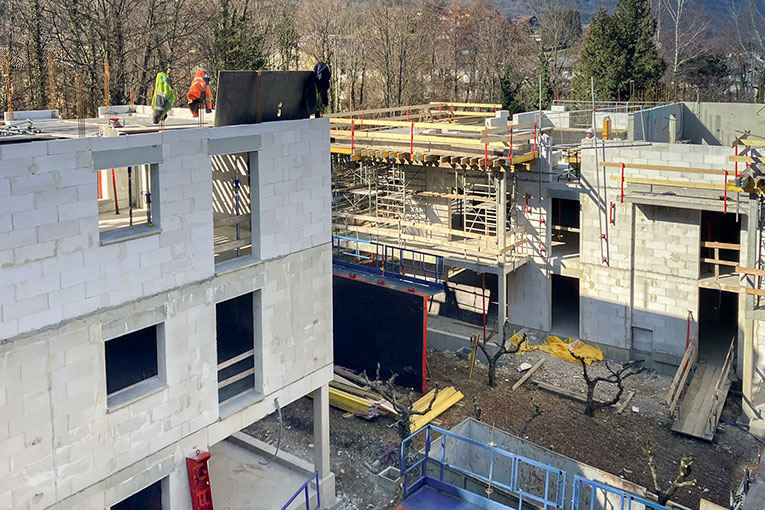 Les blocs en béton cellulaire Ytong Verti 20 et 25 de Xella ont permis de réaliser les murs isolants des 36 logements locatifs à Bourget-du-lac. [©Xella]