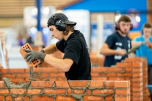 Le projet de Jeyson Kuc pour les WordlSkills 2023 a porté sur un mur en briques réalisé en saillie. [©WorldSkills France]