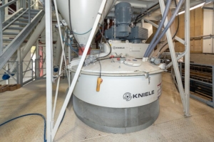 Centrale à béton Kniele avec malaxeur conique KKM installé chez Capremib. [©ACPresse]