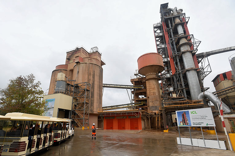 La cimenterie de Martres-Tolosane, en Haute-Garonne, est l’un des sept sites d’Holcim France qui contribue à accélérer la décarbonation dans le secteur de la construction. [©Holcim France]