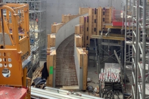 Pour réaliser le coffrage de l’escalier balancé du bâtiment Armand Duportal à Toulouse, Seg-Fayat a fait appel au savoir-faire de Tournebois. [©Seg-Fayat]