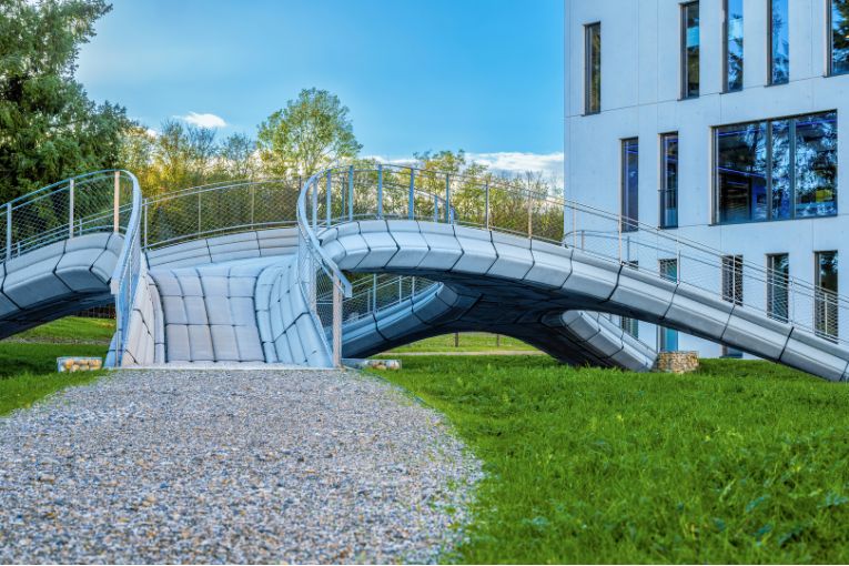 Phœnix, le pont circulaire imprimé en 3D béton par Holcim, intègre 10 t de matériaux recyclés. [©Holcim]