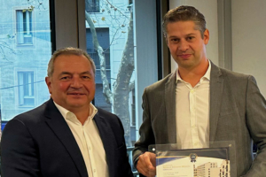 De gauche à droite : Jean-Marie Modica, président du SNBPE, et Pierre-Yves Berthélémy, responsable du pôle Marketing chez Eqiom. [©Eqiom]