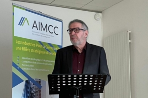 Philippe Gruat, président de l’AIMCC, expose, lors d’une conférence de presse qui s’est tenue à Paris, les résultats de son enquête sur annuelle qui concerne la conjoncture et les perspectives des industries des produits de construction.