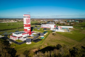 Située à Bournezau (85), la première cimenterie verticale au monde va permettre à Hoffmann d’augmenter la capacité de production de 250 000 t de ciment par an. [©Hoffmann Green]