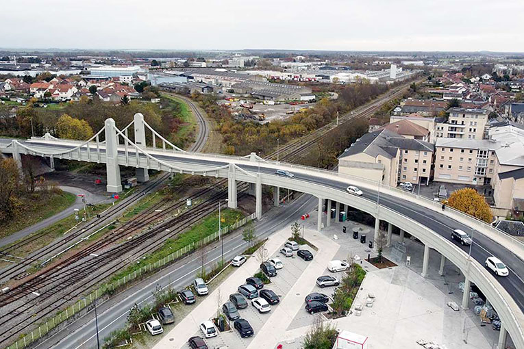 Les travaux de rénovation du pont de Vaux ont nécessité 1 600 m2 de mortiers de réparation et 650 m2 d’enrobés. [©Conseil départemental de l’Aisne]