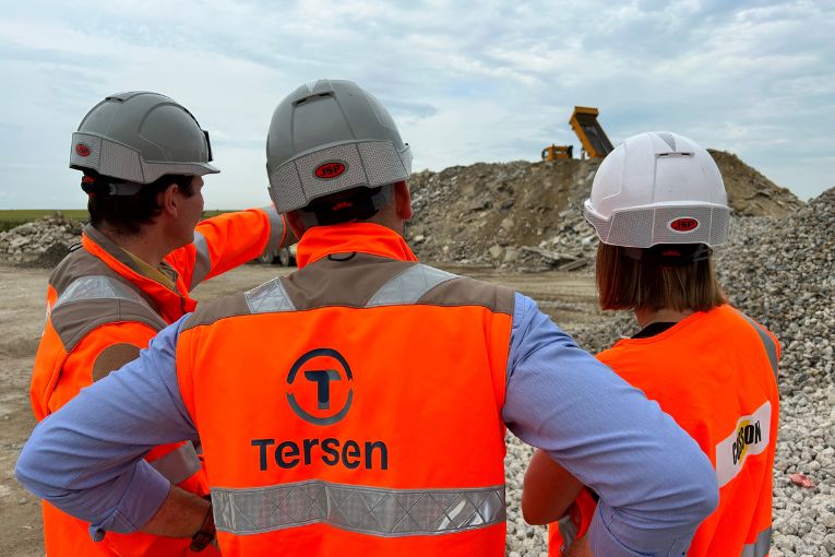 Visite d’Ecominéro sur le site de Tersen à Louvres (95). Adhérent au réseau d’Ecominéro, Tersen dispose d’une plate-forme de recyclage des déchets inertes et d’une déchetterie professionnelle. [©Ecominéro]