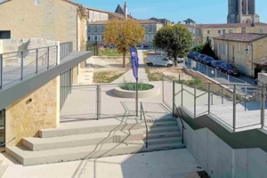 Grâce à ses solutions en béton, Cemex contribue au projet de rénovation souhaitée par la Ville Saint-Emilion et s’assure qu’elles soient en parfaite harmonie avec les cheminements du site. [©Cemex]