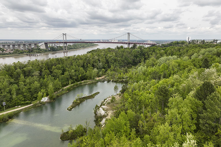 Avec le pont d'Aquitaine, Bordeaux cesse alors d’être un point noir sur l’itinéraire de Paris vers l’Espagne, pour devenir une plaque tournante du Sud-Ouest européen. [©©Bordeaux-Métropole]