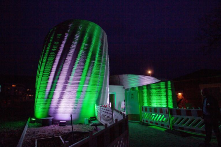 Les murs du centre de données Wave House, à Heidelberg, en Allemagne, a été conçu en seulement 140 h par Peri 3D Construction, qui a utilisé l’imprimante 3D béton Bod2 de Cobod. [©Cobod]