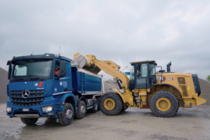 Caterpillar a mis sur le marché sa nouvelle chargeuse sur pneus 950 GC. [©Bergerat-Monnoyeur]