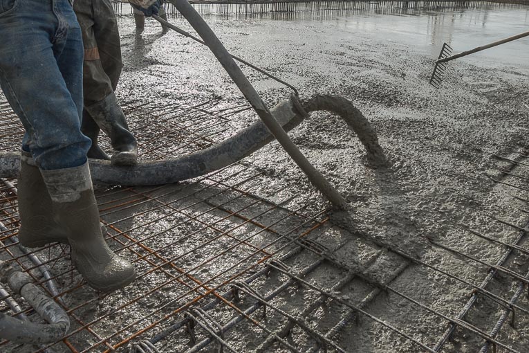 Le Cube System est une offre complète de solutions d’adjuvantation pour réduire l’empreinte carbone des bétons. [©ACPresse]