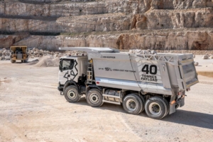 Le G 500 B8x4HZ de Scania est en mesure de concurrencer un tombereau de terrassement. [©Scania]