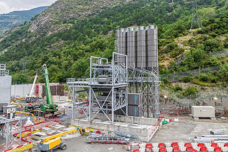 Centrale à béton Simem installée à La-Chapelle-en-Vercors (26) pour alimenter une usine de préfabrication de voussoirs du tunnel de base du Lyon-Turin. [©Simem]