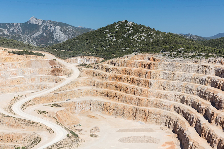 Les carrières Bronzo Perasso comme décor à la mode