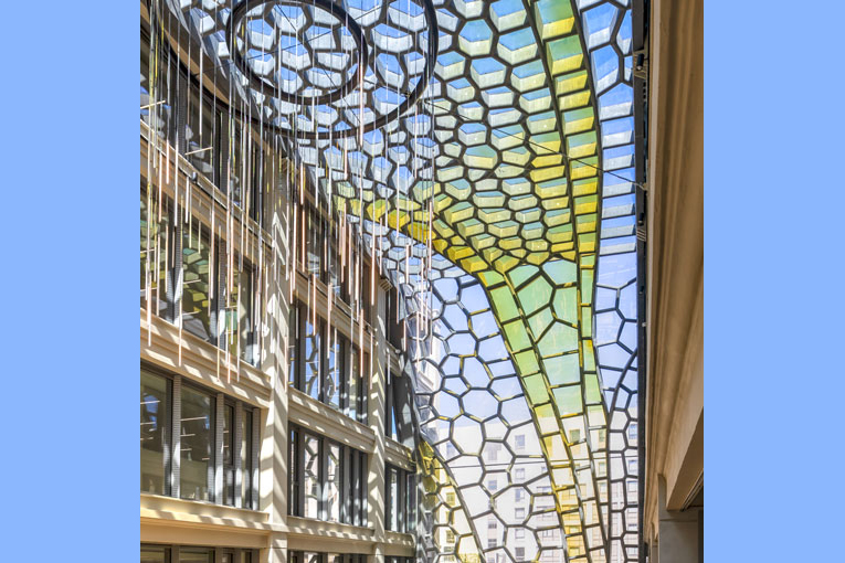 La résille porteuse de la verrière a été préfabriquée en Bfup SmartUP de Vicat. 
[©Hélène Peter/Vicat]
