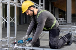 La clef à cliquet GRC 18V-60 Professional de Bosch serre et desserre les boulons rapidement et sans efforts. [©Bosch]