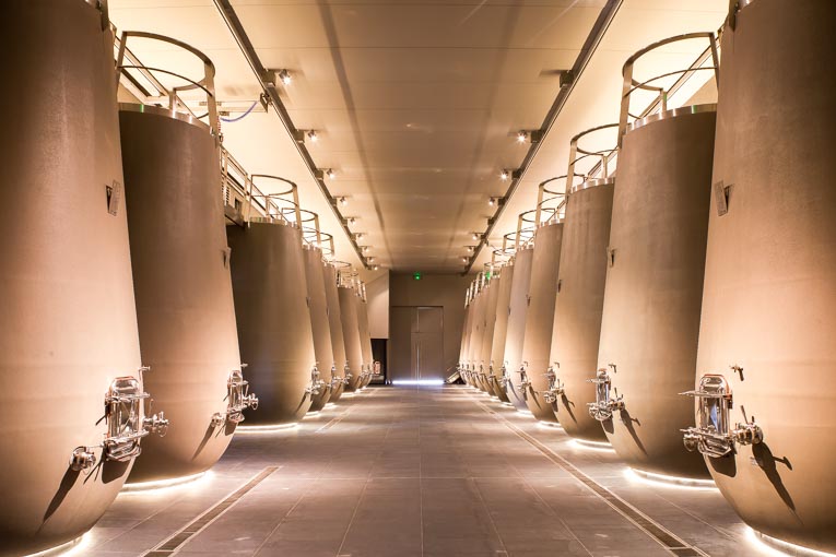 Le bureau d'études DVTec travaille en permanence à la recherche de nouvelles formes de cuves à vin, visant à l'amélioration de la vinification et de la conservation des vins. Ces recherches permettent d'aboutir à la création de modèles design, alliant esthétisme et fonctionnalité. [©DVTec]