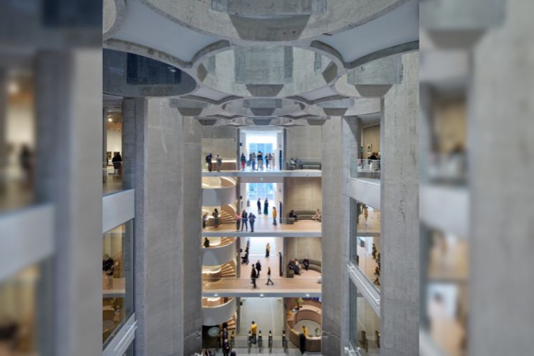 Exemple précoce de l’architecture fonctionnaliste, le nouveau musée d’art moderne mélange l’efficacité et la simplicité des formes. [©Alan Williams photography