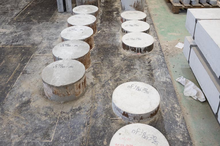 CSTB. Centrale à béton.