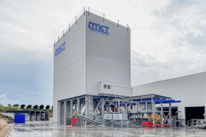 Centrale à béton de MCT installée dans une usine de préfabrication près de Rouen. [©MCT]