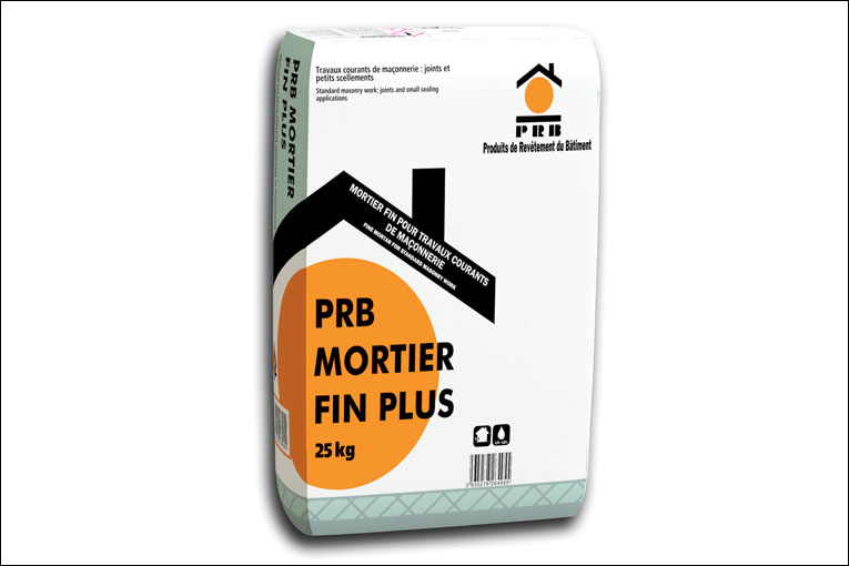 Disponible en sacs de 5 ou 25 kg, PRB Mortier Fin Plus est destiné aux joints de maçonnerie, petits scellements, ragréages fins et surfaçages de béton. [©PRB]